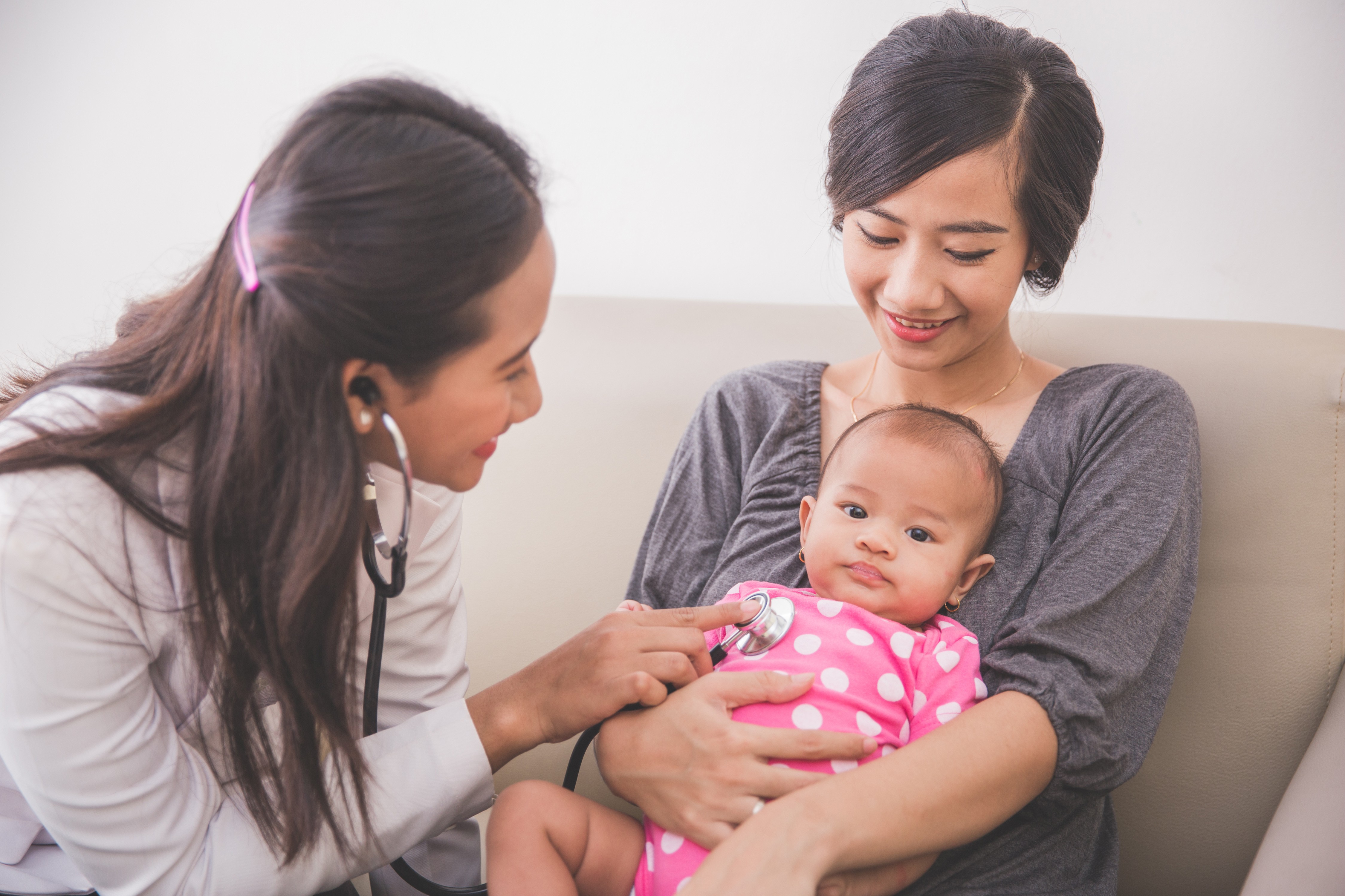 upil bayi, hidung bayi tersumbat, cara membersihkan hidung bayi, saline nasal spray, humidifier untuk bayi, Bunda, si kecil